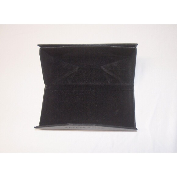 Prive Revaux Unique Black Triangle Snap Close Glass Case Fits most glasses - Picture 3 of 3